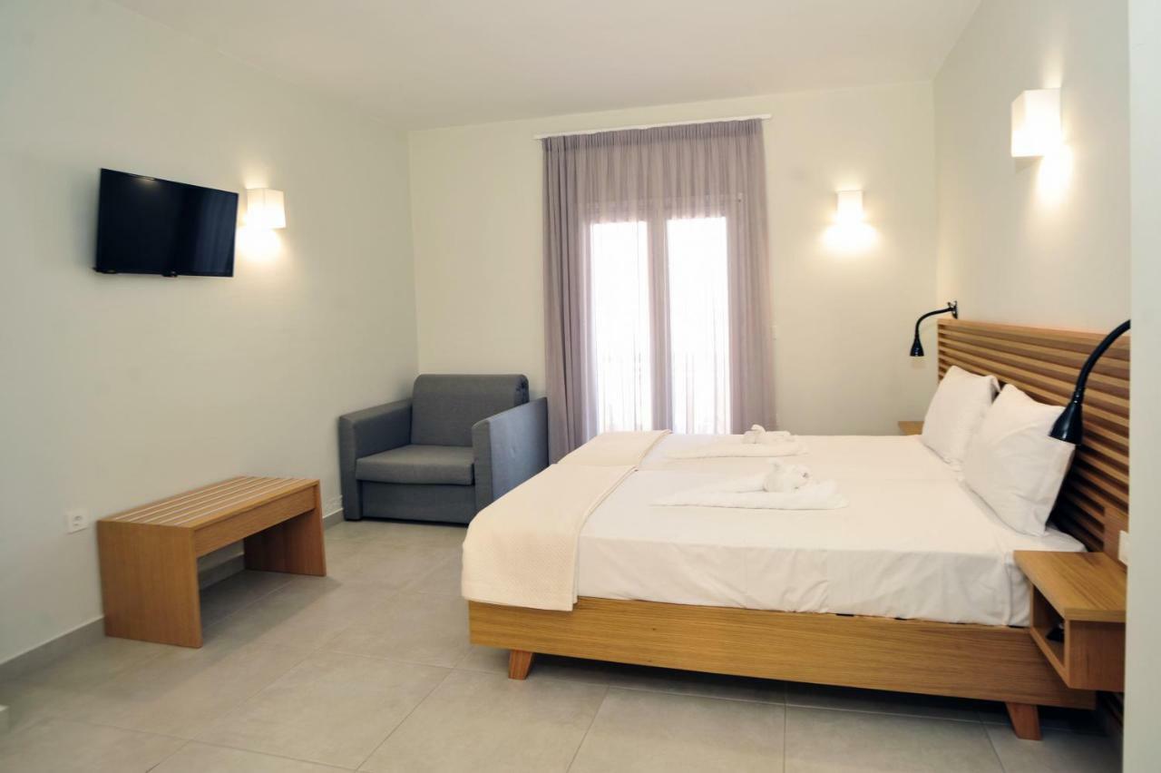 Mithos Premium Rooms Agia Marina  ภายนอก รูปภาพ