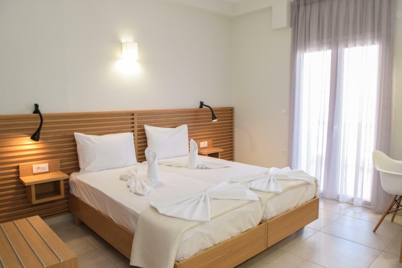 Mithos Premium Rooms Agia Marina  ภายนอก รูปภาพ