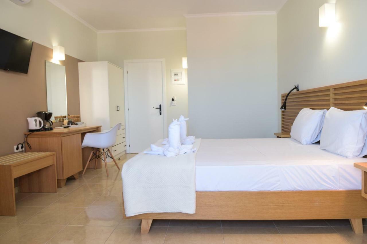 Mithos Premium Rooms Agia Marina  ภายนอก รูปภาพ