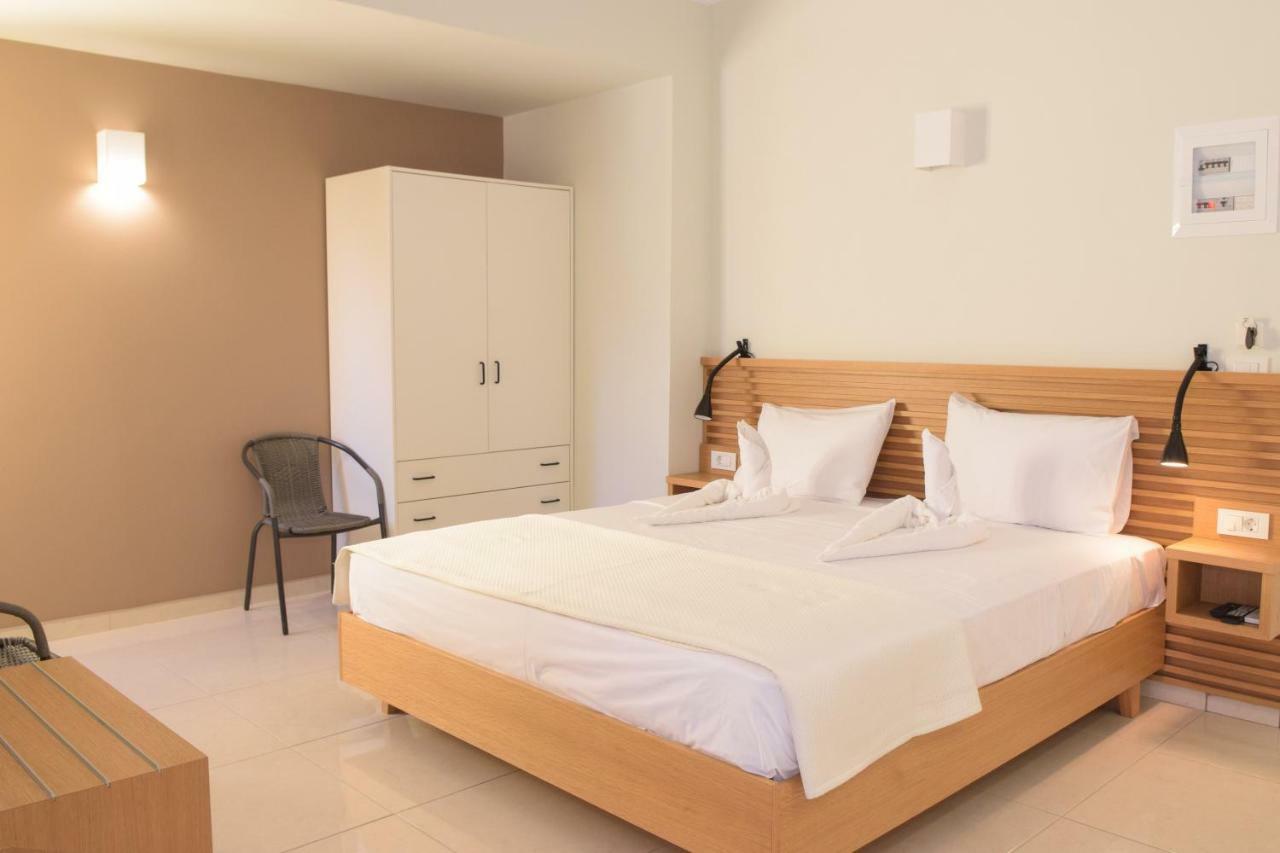 Mithos Premium Rooms Agia Marina  ภายนอก รูปภาพ