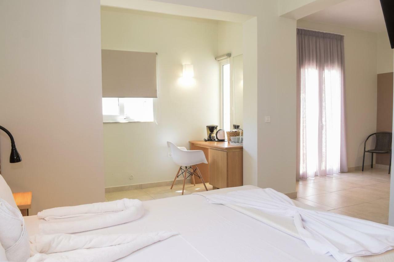 Mithos Premium Rooms Agia Marina  ภายนอก รูปภาพ